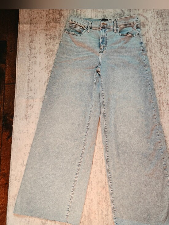 Banana Republic Denim - Banana Republic High-rise Wide-leg jeans Size 29/ 8 raw hem Like New